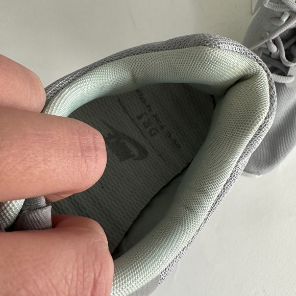 Nike Women’s Athletic Shoe Size 8.5 US Light Gray - Picture 6 of 10